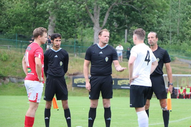 Domaren Altergren �r alltid i h�ndelsernas centrum