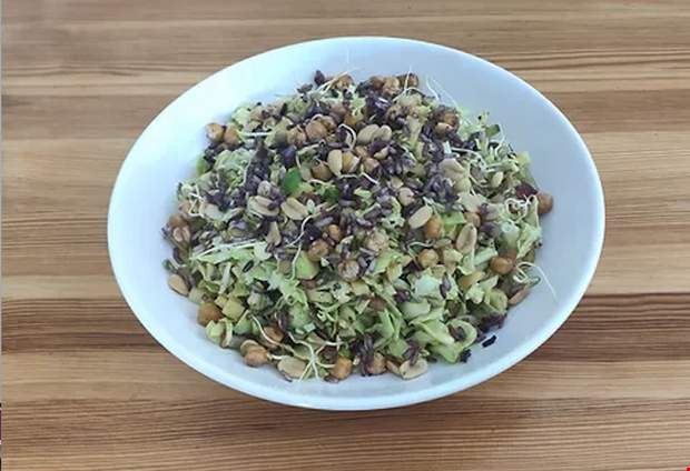 Recept: Somrig sallad med vitkål Recept: Somrig sallad med vitkål