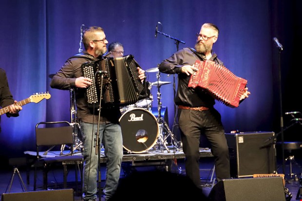 Svängigt värre när dragspelarna drog i bälgen Svängigt värre när dragspelarna drog i bälgen