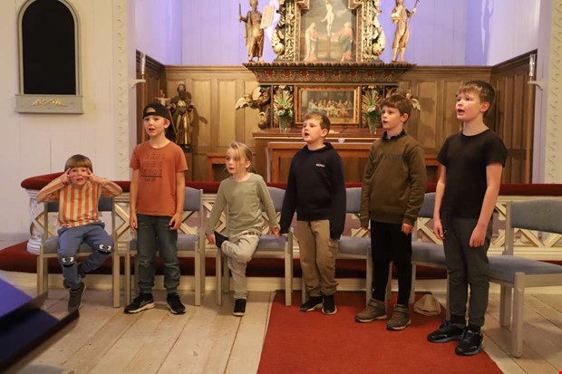 Sng fr pojkar ska locka fler till krer