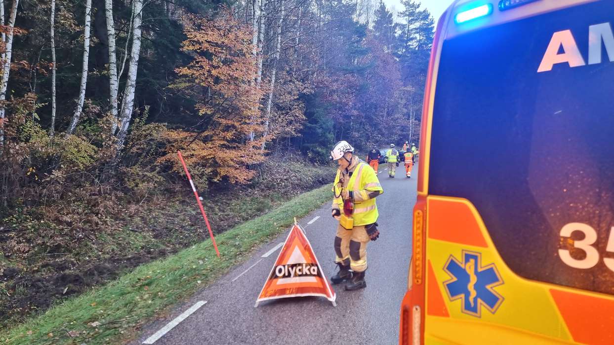 Bil Har Kört Ner I Dike - En Till Sjukhus » Norra Halland - Kungsbackas ...