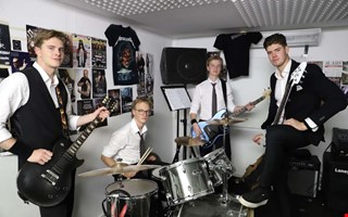 Lokala hrdrockare vill slppa album till sommaren