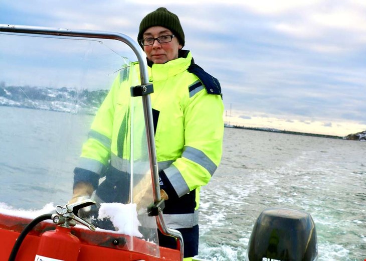 Hon kartlägger Antarktis isar