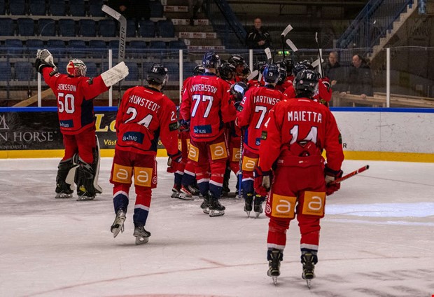 Hattrickskytten sköt Hanhals till en smakstart Hattrickskytten sköt Hanhals till en smakstart