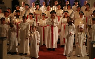 Luciafirande lockade m�nga till kyrkan och Fyren