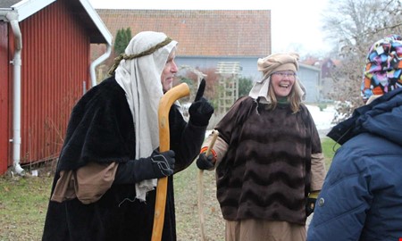 Levande julkrubba lockade m�nga bes�kare