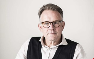 Tjol�holms vd f�r l�mna uppdraget