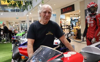 Tony st�ller ut sin unika MC-samling 