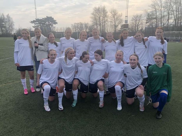 Dubbla SM-finaler väntar för Varlaskolan Dubbla SM-finaler väntar för Varlaskolan