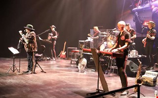 Lasse Stefanz fyllde Kungsbacka Teater