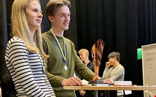 Siri och Elias p� tredje plats i spr�kt�vling