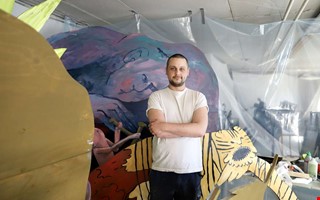 Jespers troll lockar den konstintresserade till skogen