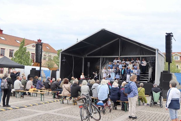 Debatt: Varf�r festival i juni? 