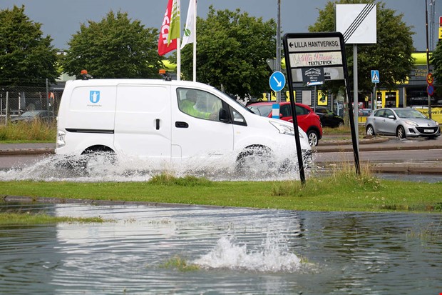 Regnet det bara öste ner i Kungsbacka Regnet det bara öste ner i Kungsbacka