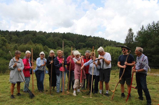 Traditionen viktig på slåttergille i Tölö Traditionen viktig på slåttergille i Tölö