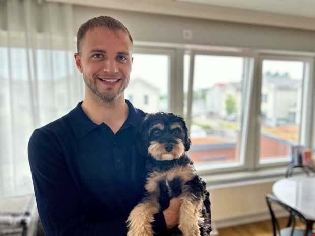 Gaisstj�rnan f�rl�nger kontraktet