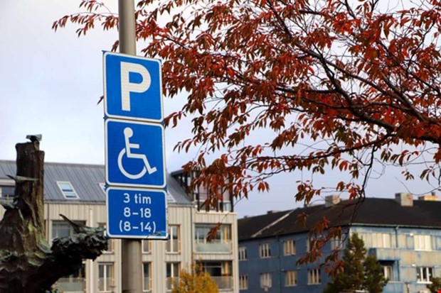 Debatt: Vart går pengarna från felparkerade bilar? Debatt: Vart går pengarna från felparkerade bilar?