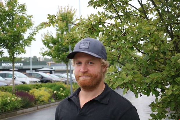 Valldasonen v�nder inte hem � stannar i Schweiz