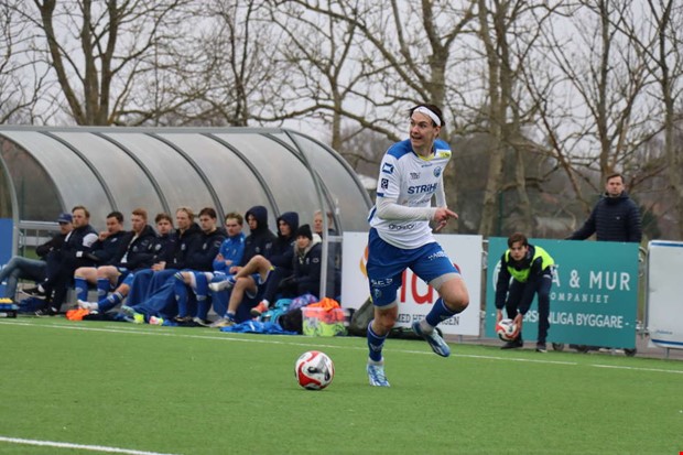 Ytterforwarden stannar p� Rydet 