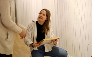 F�rsta soloutst�llningen f�r Janine: 