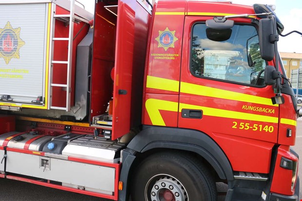 A-traktor krde av vgen  behvde hjlp av brgare