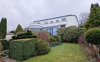 Funkisvillans gare till frontalangrepp