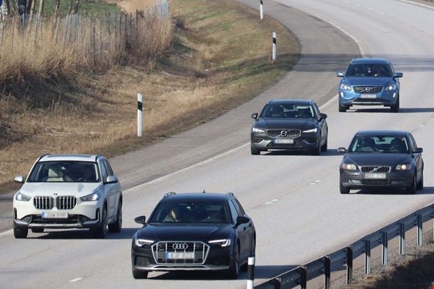 Röjning på E6 – ett körfält avstängt Röjning på E6 – ett körfält avstängt