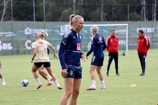 Sverige klart f�r kvartsfinal � med Rolf� p� planen