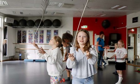 Nya sommarskolan igng  barnen bjds p cirkusgldje