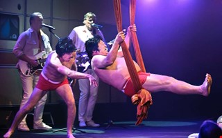 Skratt och nostalgi nr Fritzell och Rippe gstar teatern