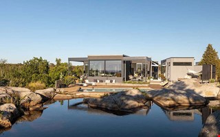 Modern villa med pool och naturdamm mest klickad 