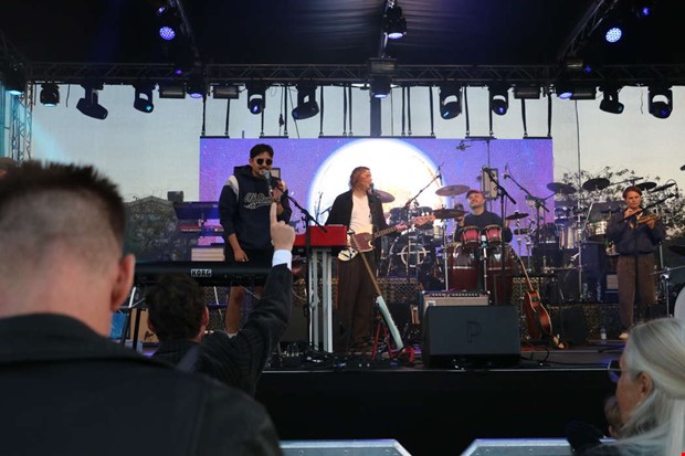 NH rapporterade live fr�n stadsfestivalen