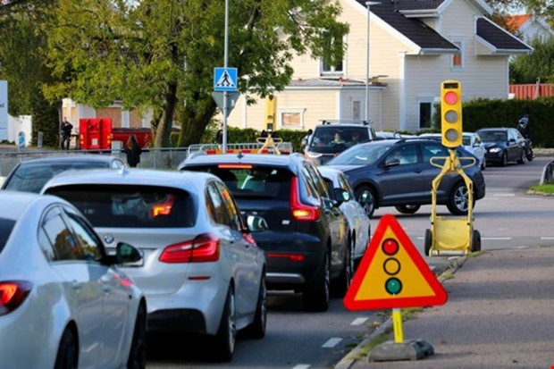 Debatt: Skapa en tillfällig rondell istället 