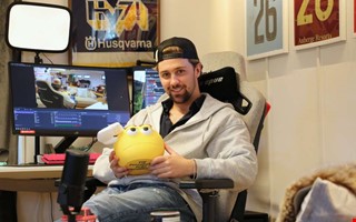 Hannes gjorde snabb resa till hela 100 000 följare
