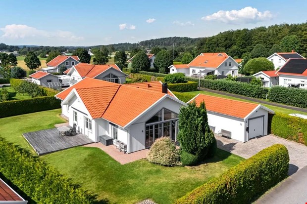 Ljusa enplansvillan med flera uteplatser blev klickad Ljusa enplansvillan med flera uteplatser blev klickad