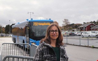 Barnen fr st p bussen  mamma Maria orolig