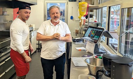 Populra grillen fr nytt liv nr Arif har tagit ver