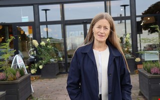 Drmmen uppfylld  lkaren Eva vrdar flyktingar i Aten