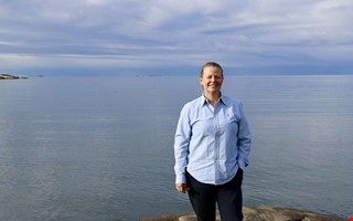 Anna hjlper flyktingar  bygger upp lger i Afrika