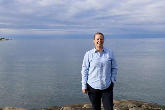 Anna hjlper flyktingar  bygger upp lger i Afrika