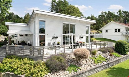 Villa i tv etage med trdgrd gjorde mnga nyfikna