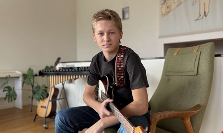 15-rige Artur intar scenen under Tina Turner-showen