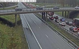 Olycka med flera fordon p E6  en till sjukhus