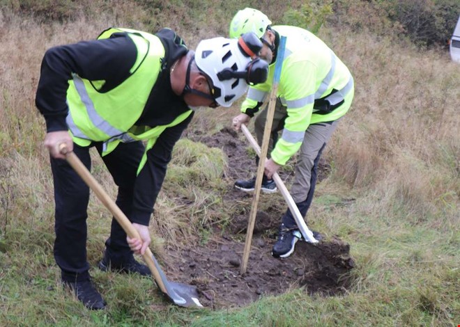 Hackspetten fr maka p sig  klart fr ny Onsalavg