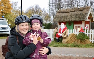 Tomten var i parken  barn fick lmna teckningar till tvling