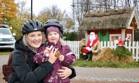 Tomten var i parken  barn fick lmna teckningar till tvling