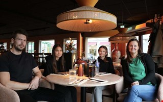 Nya restaurangen har ppnat  de blev frsta gsterna