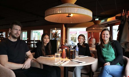 Nya restaurangen har ppnat  de blev frsta gsterna