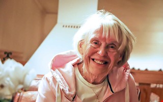 Tackade nej  Maj-Britt lmnar politiken efter 46 r