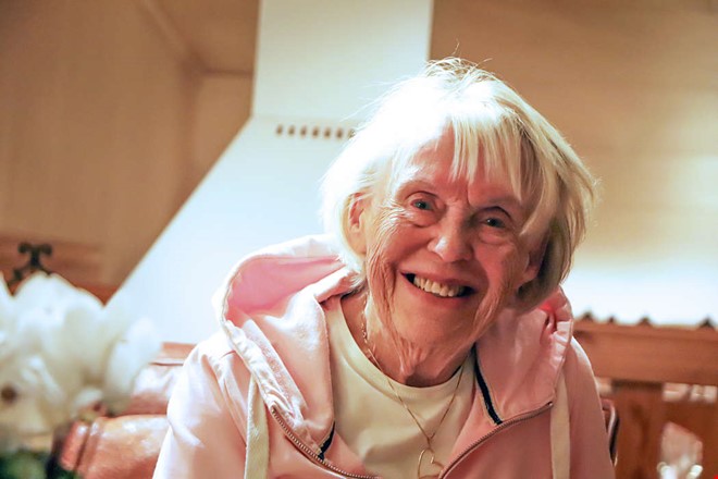 Tackade nej  Maj-Britt lmnar politiken efter 46 r